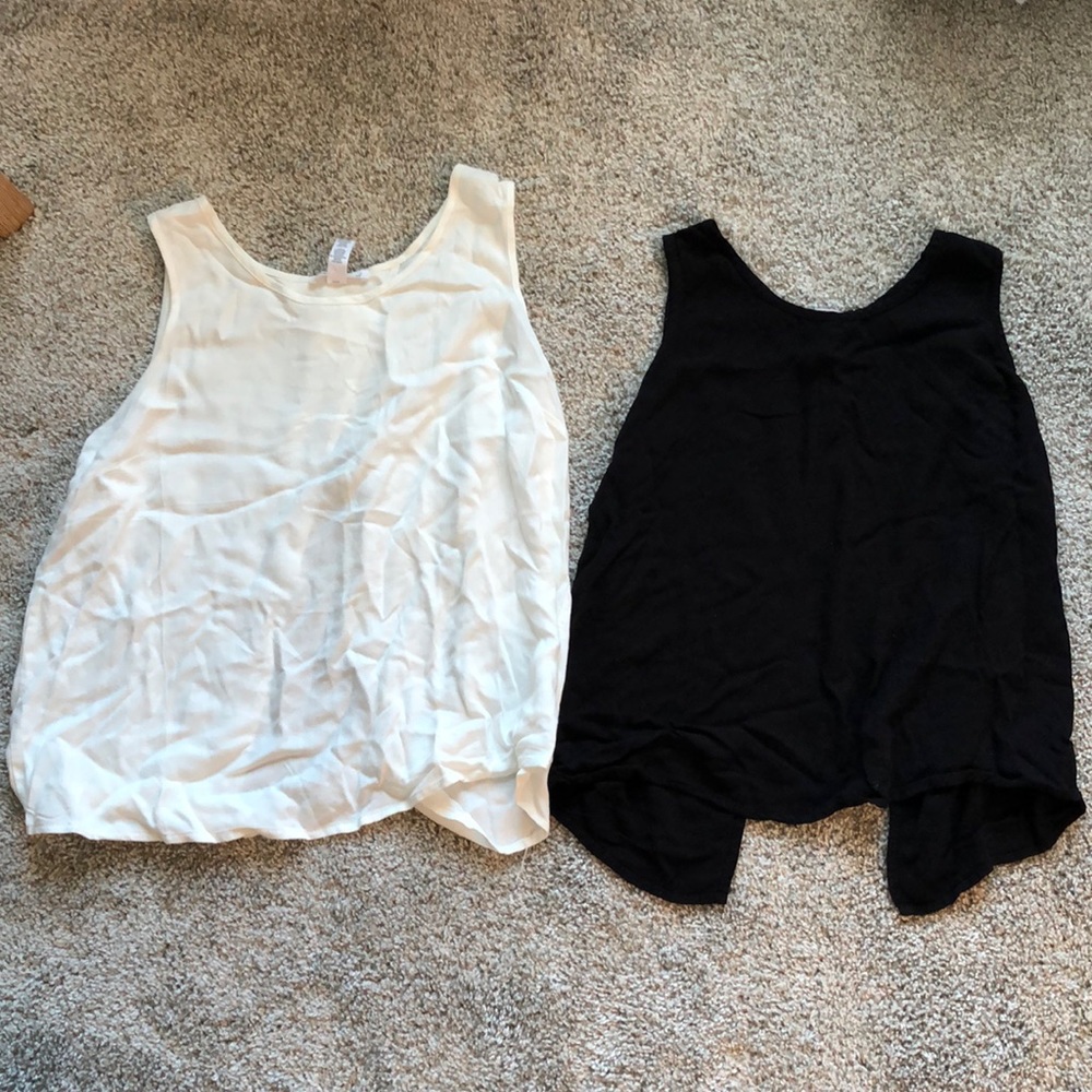 *SOLD* Bundle of 2 Tanks - Picture 1 of 9